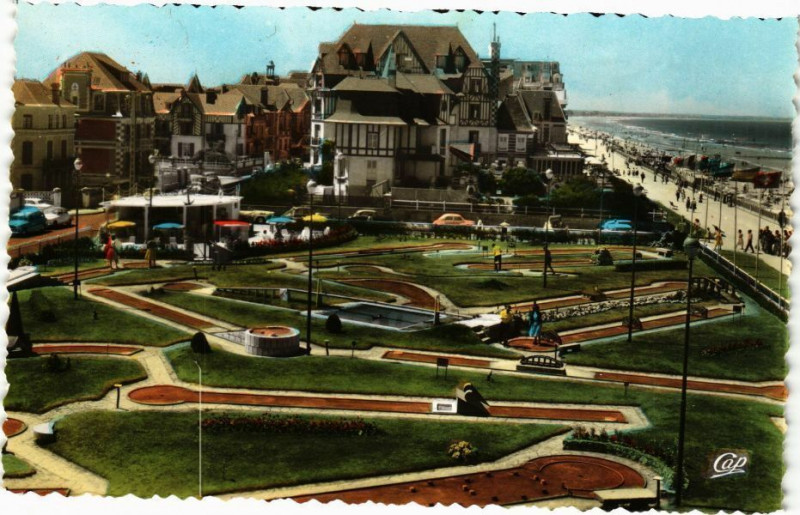 Carte postale ancienne Cabourg - Le Golf Miniature à Cabourg