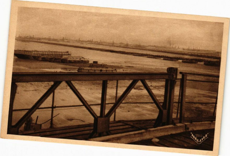 Carte postale ancienne Arromanches-les-Bains - Vue sur le Port à Arromanches-les-Bains