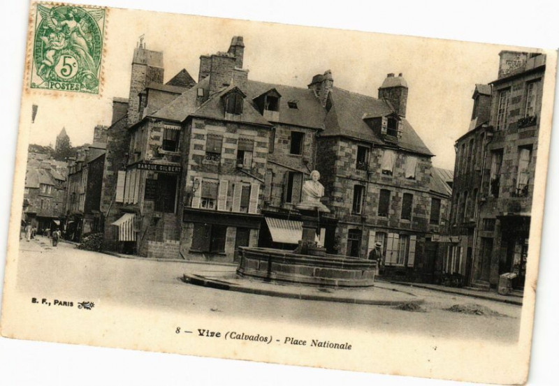 Carte postale ancienne Vire - Place