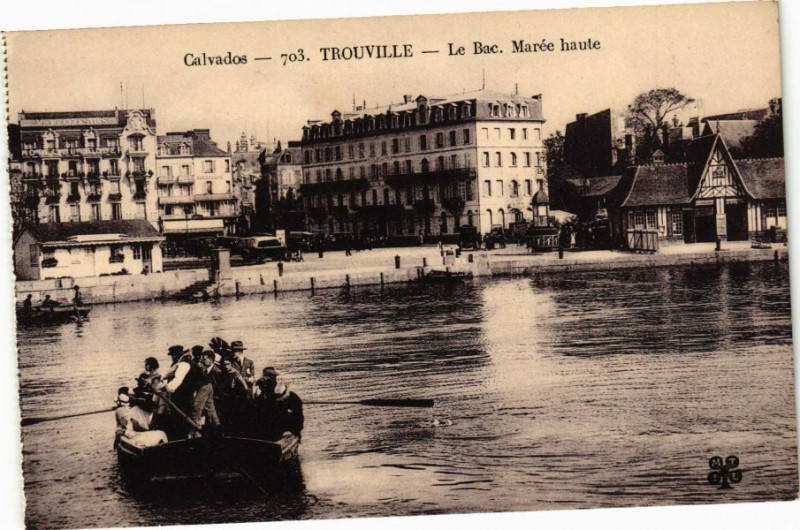 Carte postale ancienne Trouville - Le Bac