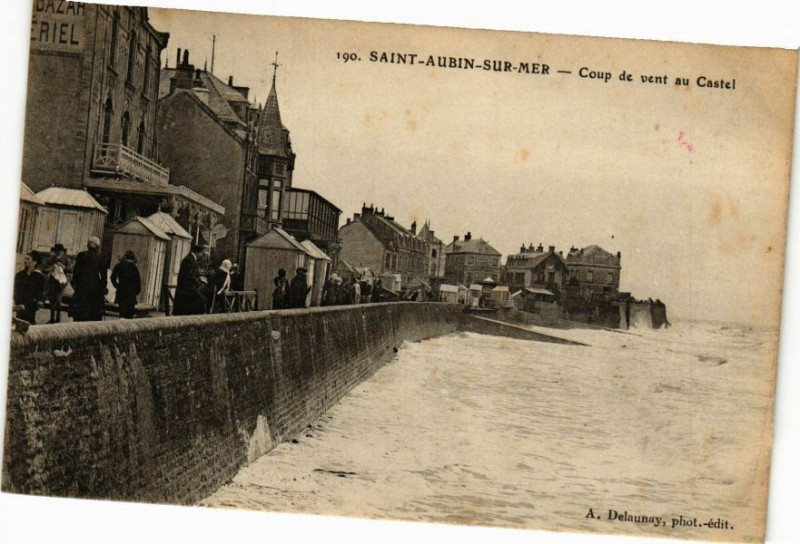 Carte postale ancienne Saint-Aubin-sur-Mer - Coup de vent au Castel à Saint-Aubin-sur-Mer