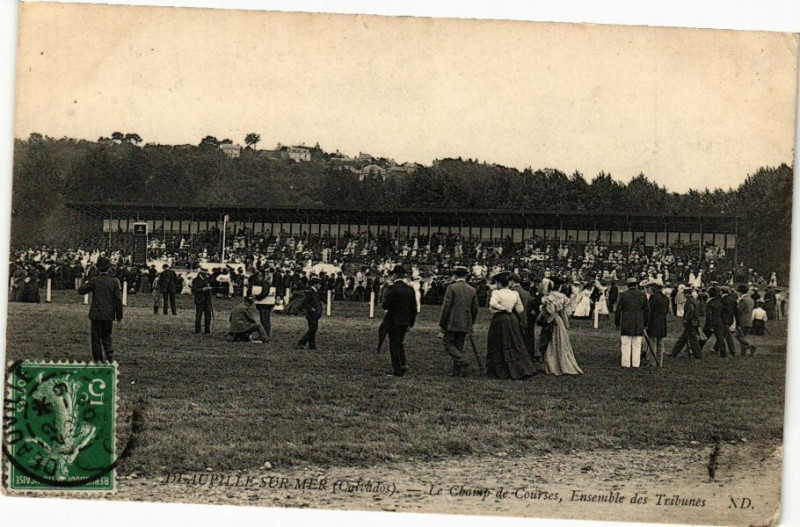 Carte postale ancienne Deauville-sur-Mer - Le Champ de Courses à Deauville