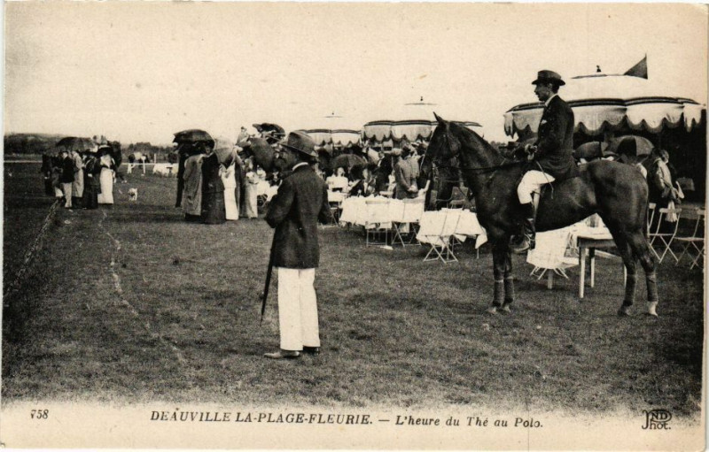 Carte postale ancienne Deauville la Plage Fleuire - L'heure du The au Polo à Deauville