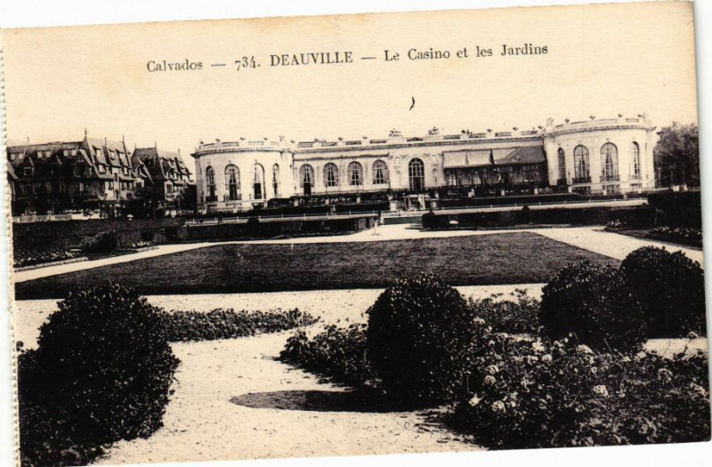 Carte postale ancienne Deauville - Le Casino et les Jardins à Deauville