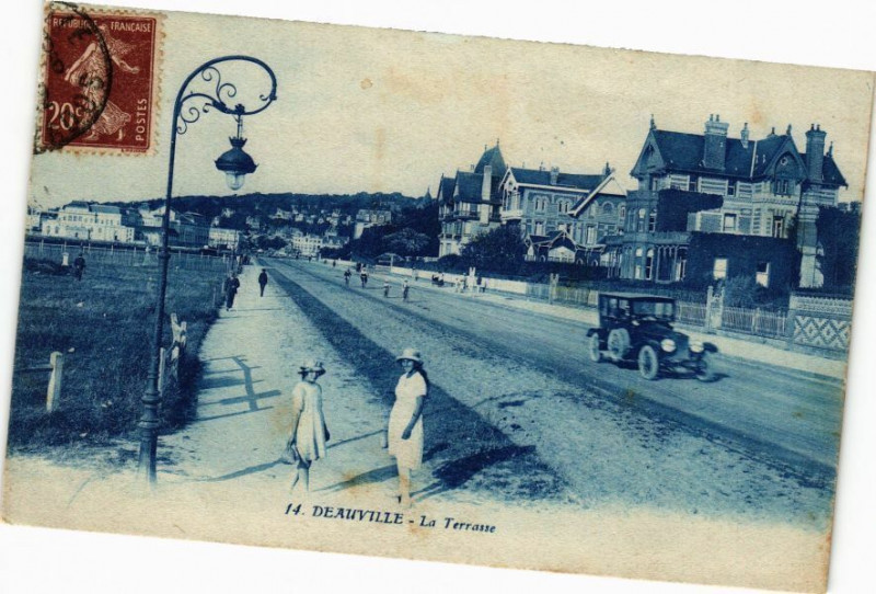 Carte postale ancienne Deauville - La Terrasse à Deauville