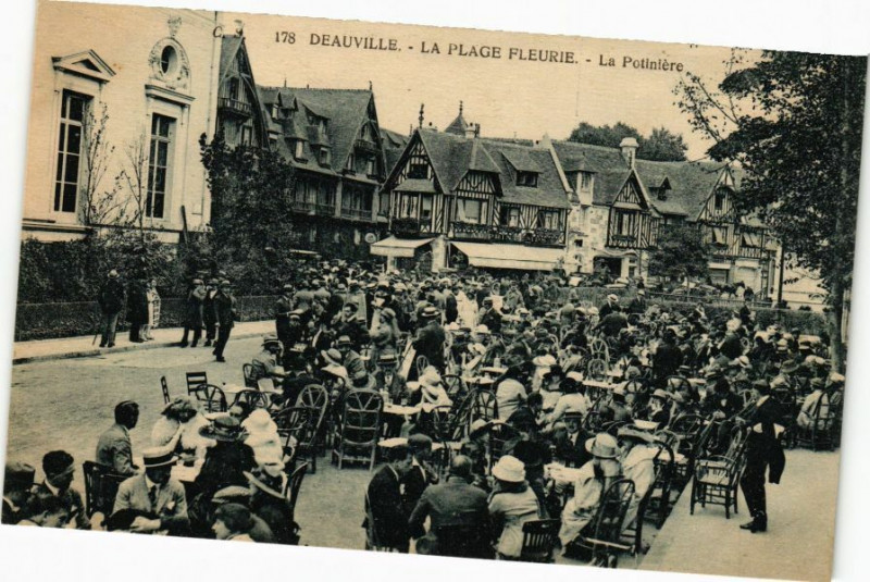 Carte postale ancienne Deauville - La Plage Fleurie à Deauville