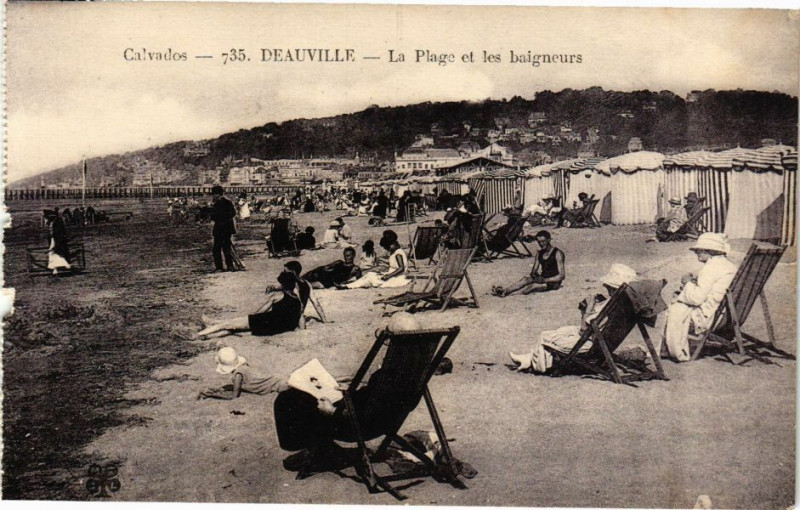 Carte postale ancienne Deauville - La Plage et les baigneurs à Deauville