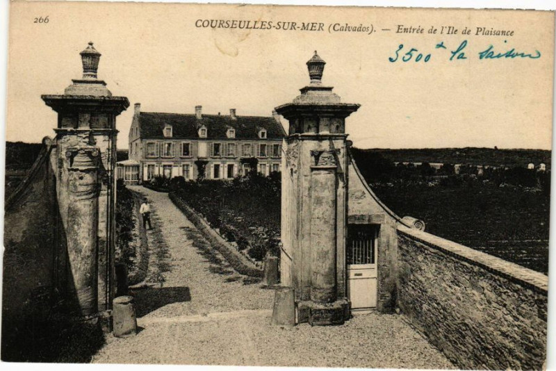 Carte postale ancienne Courseulles-sur-Mer - Entrée de l'Ile de Plaisance à Courseulles-sur-Mer