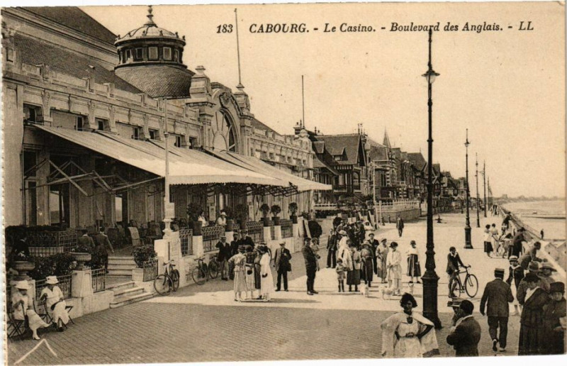 Carte postale ancienne Cabourg - Le Casino à Cabourg