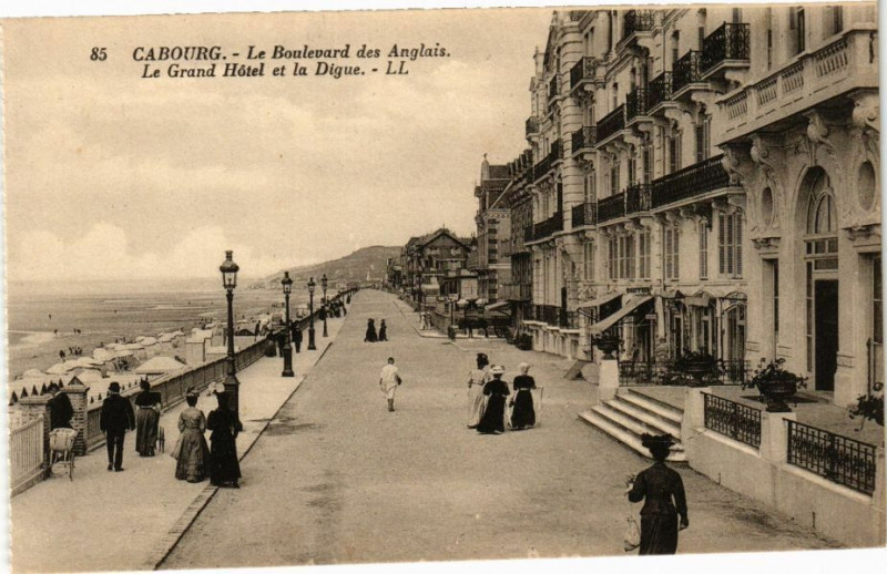 Carte postale ancienne Cabourg - Le Boulevard des Anglais à Cabourg