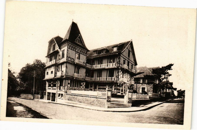 Carte postale ancienne Cabourg - Hotel du Chat Botte à Cabourg