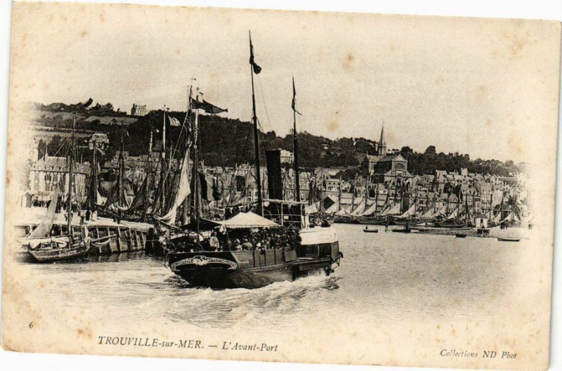 Carte postale ancienne Trouville-sur-Mer - L'Avant Port à Trouville-sur-Mer