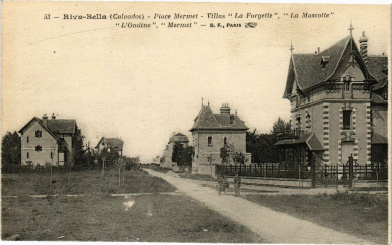 Carte postale ancienne Riva-Bella - Place Mermet