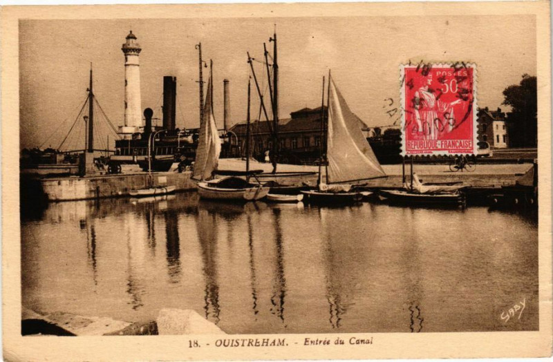 Carte postale ancienne Ouistreham - Entrée du Canal à Ouistreham