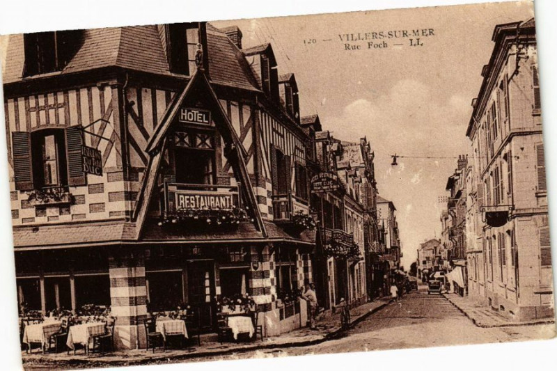 Carte postale ancienne Villers-sur-Mer - Rue Foch à Villers-sur-Mer
