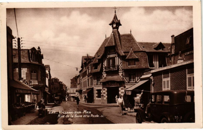 Carte postale ancienne Villers-sur-Mer - Rue de la Gare et la PoSainte- à Villers-sur-Mer