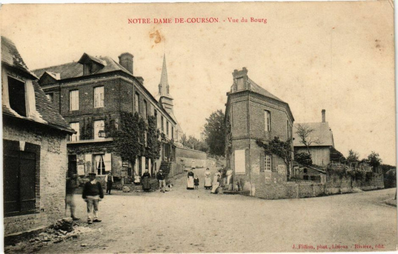 Carte postale ancienne Notre Dame de Courson - Vue du Bourg