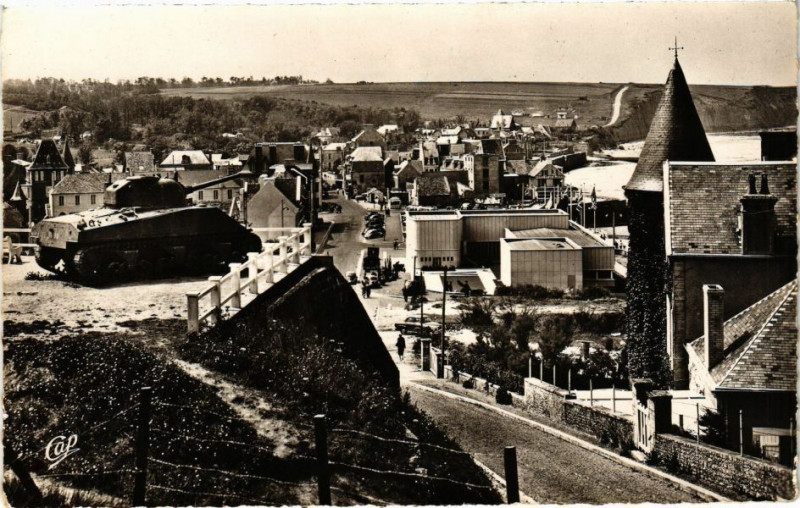 Carte postale ancienne Arromanches-les-Bains - Port de la Liberation à Arromanches-les-Bains