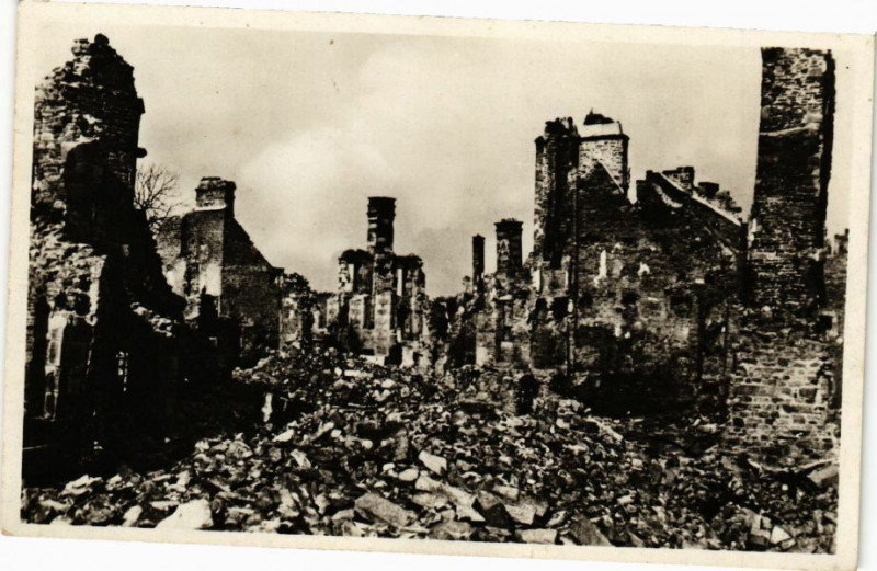Carte postale ancienne Vire en ruines 1944 - Rue du Hamel