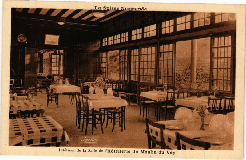 Carte postale ancienne La Suisse Normande Interieur de la Salle de l'Hotellerie du Mouli à L'Hôtellerie
