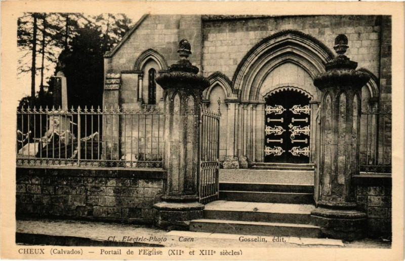 Carte postale ancienne Cheux - Portail de l'Eglise
