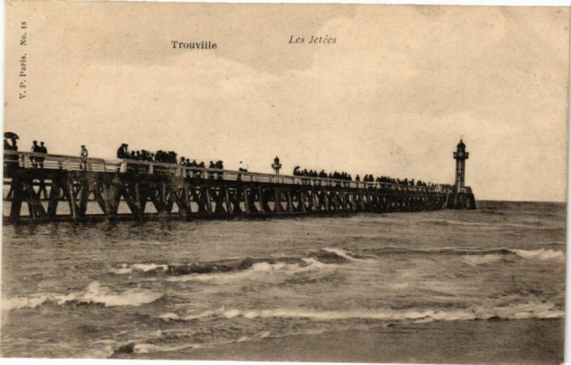Carte postale ancienne Trouville-Les Jetées