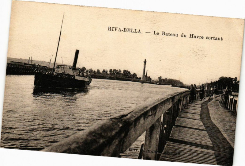 Carte postale ancienne Riva Bella-Le Bateau du Havre sortant