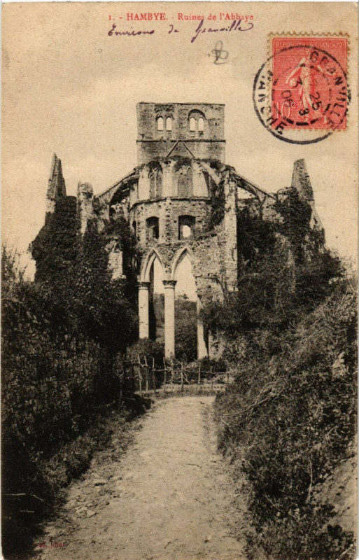 Carte postale ancienne Hambye - L'Abbaye - Ruines de l'Abbaye à Hambye