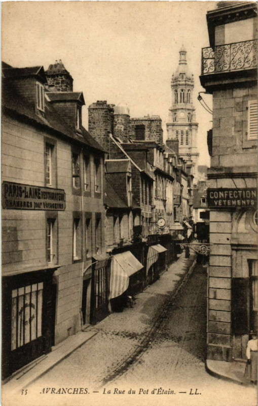 Carte postale ancienne Avranches - La Rue du Pot d'Etain à Avranches