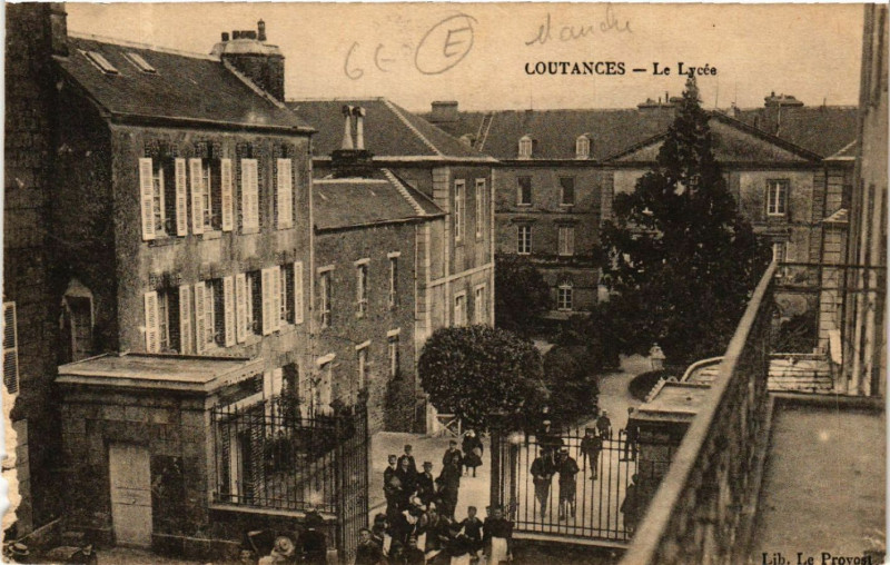 Carte postale ancienne Coutances - Le Lycée à Coutances