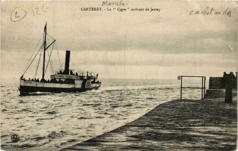 Carte postale ancienne Carteret - Le Cygne arrivant de Jersey