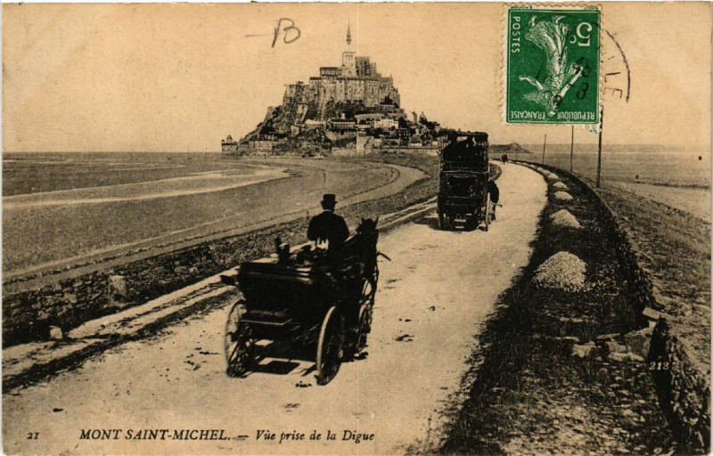 Carte postale ancienne Le Mont Saint-Michel - Vue prise de la Digue au Mont-Saint-Michel