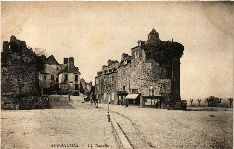 Carte postale ancienne Avranches - La Tourelle à Avranches