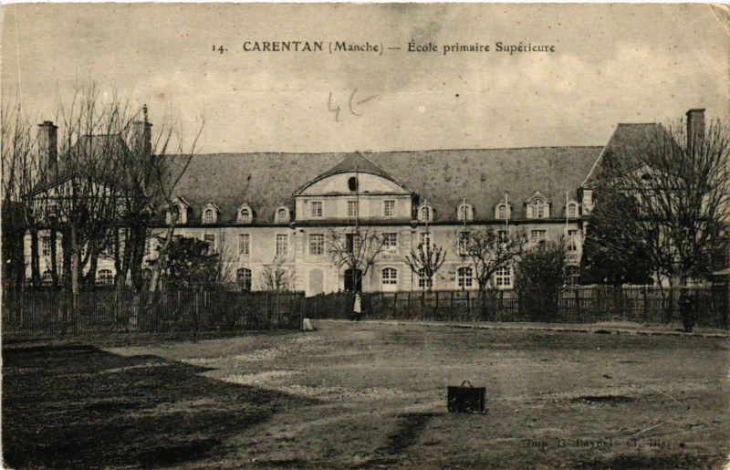 Carte postale ancienne Carentan - Ecole Primaire Superieure