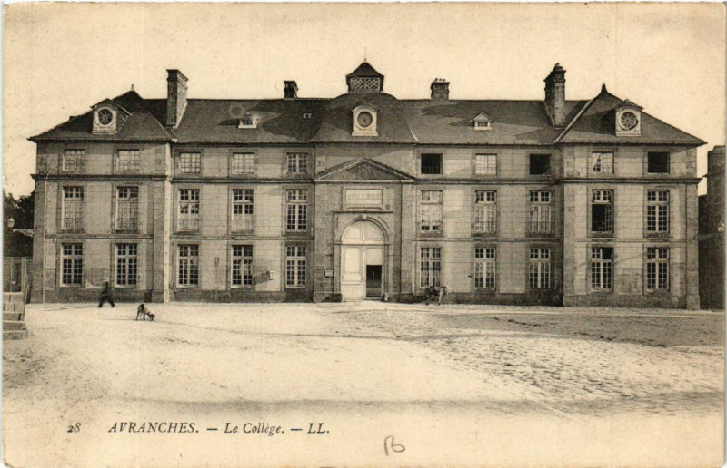 Carte postale ancienne Avranches - Le College à Avranches