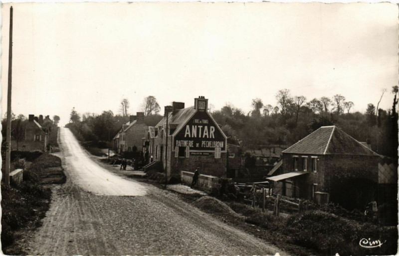 Carte postale ancienne Champrepus - Champrépus - Vue du Bourg à Champrepus