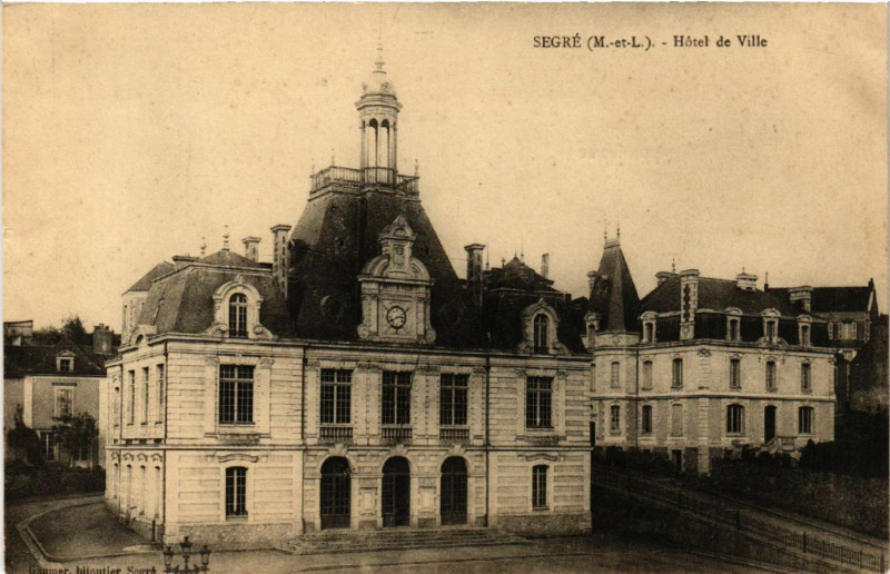 Carte postale ancienne Segre - Hotel de Ville