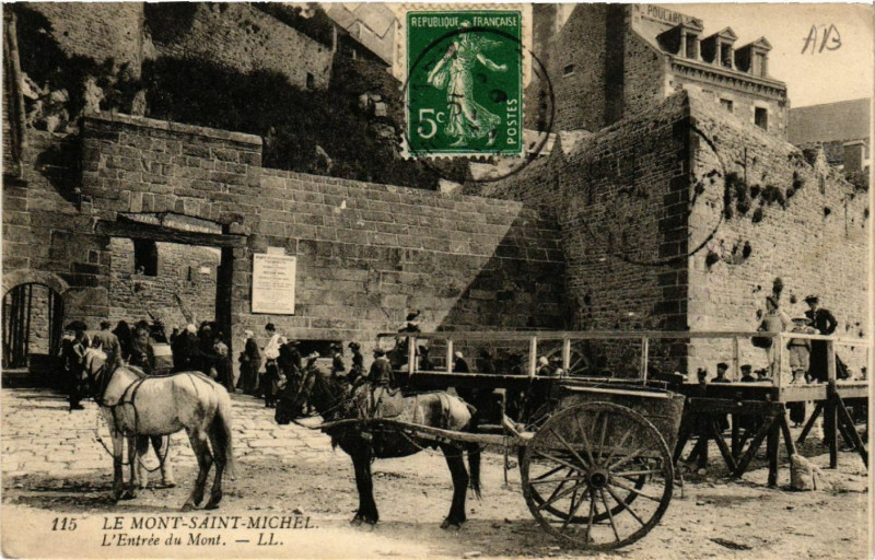 Carte postale ancienne Le Mont Saint-Michel - L'Entrée du Mont au Mont-Saint-Michel