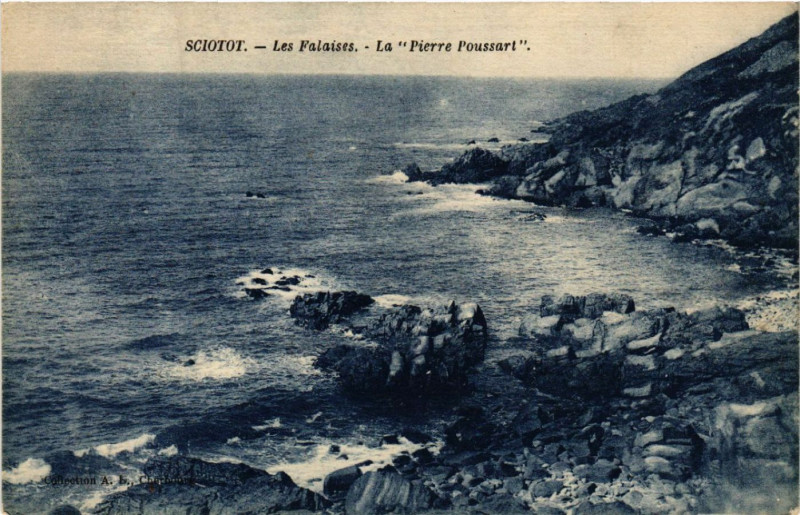 Carte postale ancienne Sciotot - Les Falaises - La Pierre Poussart