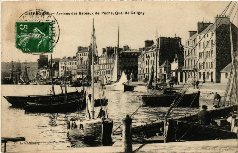 Carte postale ancienne Cherbourg - Arrivée des Bateaux de Peche - Quai de Caligny