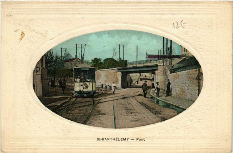 Carte postale ancienne Saint-Barthélemy - Pont - Tram à Saint-Barthélemy