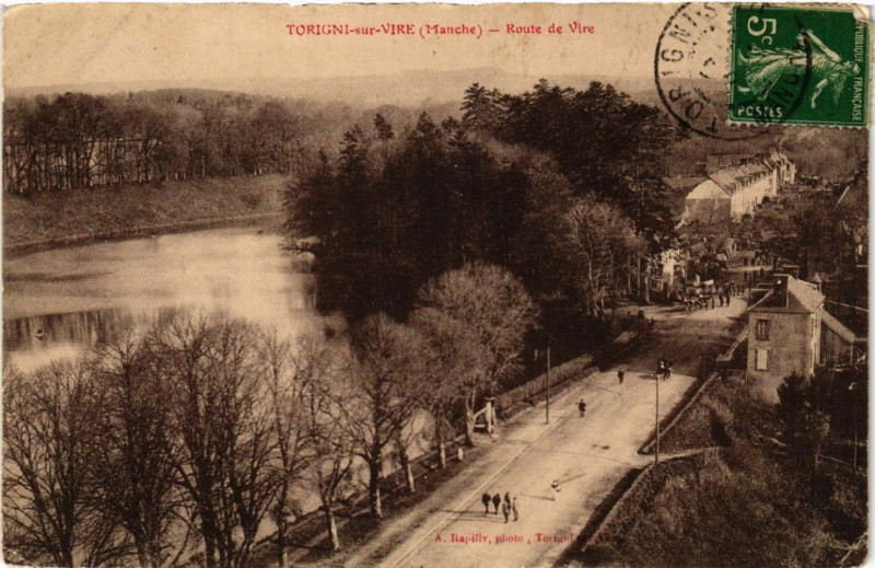 Carte postale ancienne Torigni-sur-Vire - Route de Vire