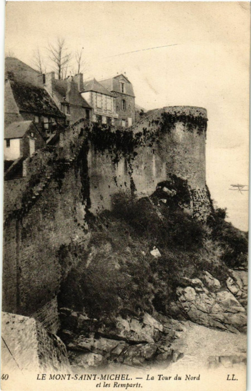 Carte postale ancienne Le Mont Saint-Michel - La Tour du Nord et les Remparts au Mont-Saint-Michel