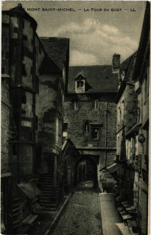 Carte postale ancienne Le Mont Saint-Michel - La Tour du Guet au Mont-Saint-Michel