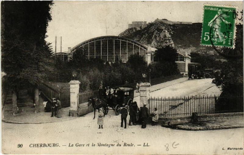 Carte postale ancienne Cherbourg - La Gare et la Montagne du Roule