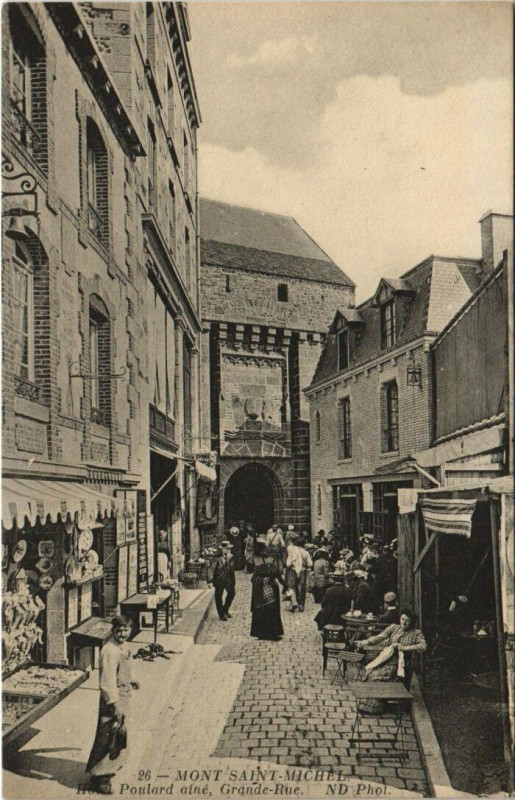 Carte postale ancienne Mont-Saint-Michel - Hotel Poulard aine Grande rue