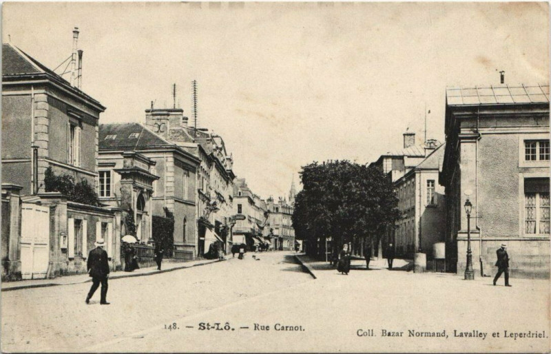 Carte postale ancienne Saint-Lo - rue Carnot à Saint-Lô