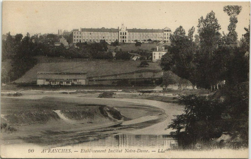 Carte postale ancienne Avranches - Etabl. Institut N.-D. à Avranches