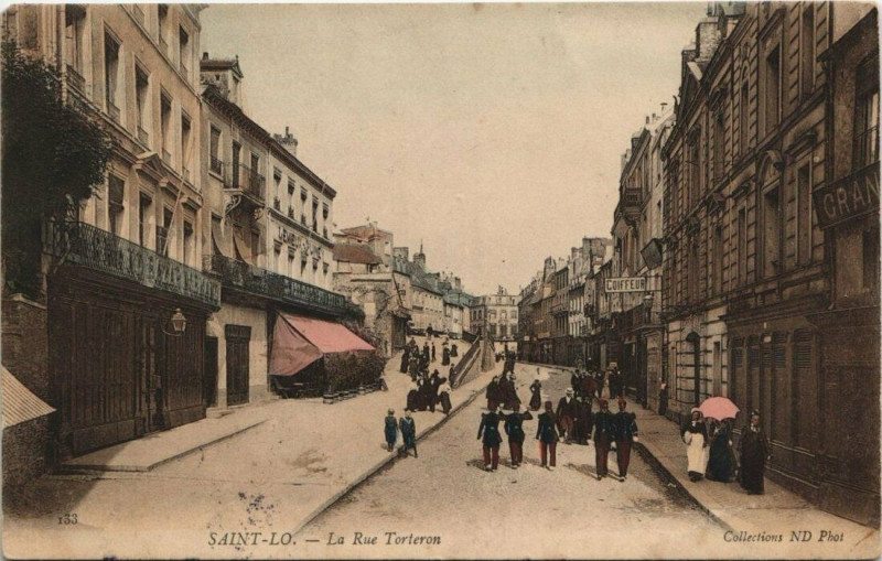 Carte postale ancienne Saint-Lo - La rue Torteron à Saint-Lô
