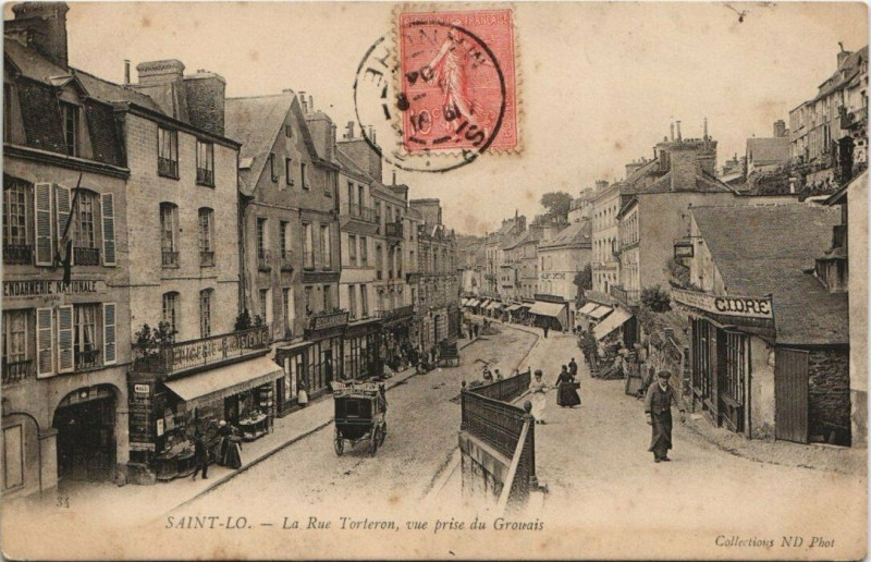Carte postale ancienne Saint-Lo - La rue Torteron vue prise du Grouais à Saint-Lô